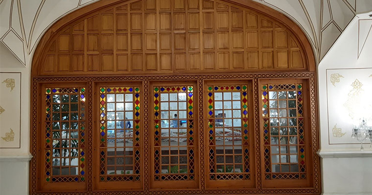 رنگ درب و پنجره چوبی